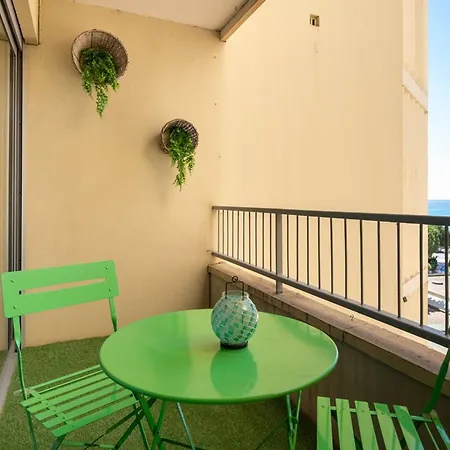 Ref: Sup115: T2 Dans Résidence En Bord De Au Lavandou 4 Pers - Fr-1-803-77