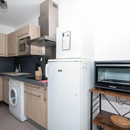 Appartement Ref: Sup115: T2 Dans Résidence En Bord De Au Lavandou 4 Pers - Fr-1-803-77 *