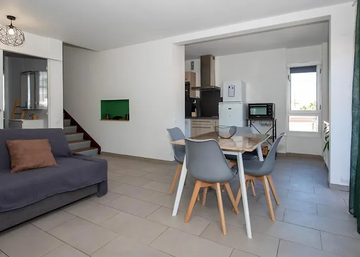 Apartment T2 En Duplex Climatise, A 100m De La Plage, Pour 4 Pers., Parking Au Lavandou - Fr-1-803-77