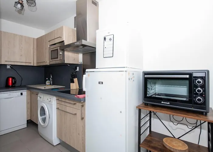 Apartment T2 En Duplex Climatise, A 100m De La Plage, Pour 4 Pers., Parking Au Lavandou - Fr-1-803-77 *