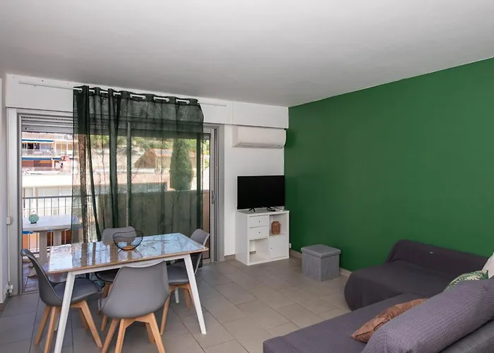 T2 En Duplex Climatise, A 100m De La Plage, Pour 4 Pers., Parking Au Lavandou - Fr-1-803-77 Apartment *